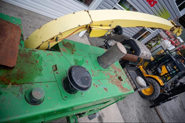 Image of John Deere 5830 equipment image 3