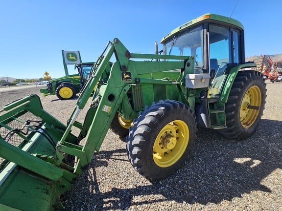 1992 John Deere 6400 Equipment Image0