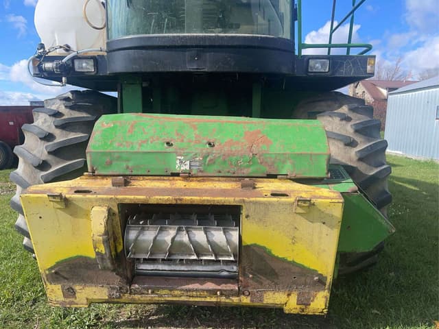 Image of John Deere 6710 equipment image 4