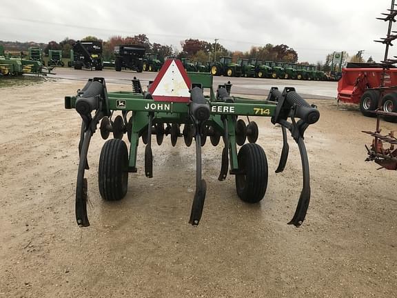 Image of John Deere 714 equipment image 1