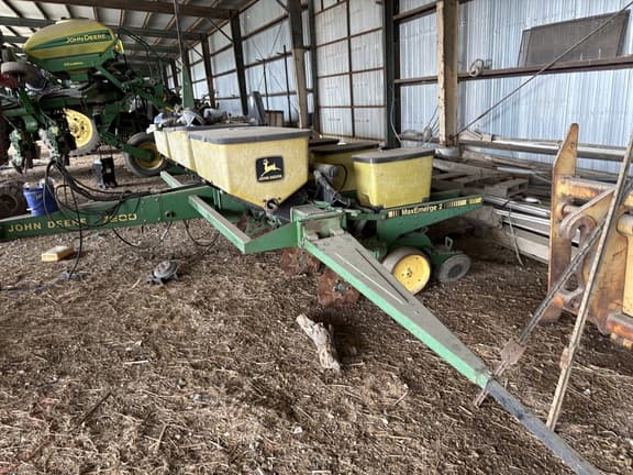 Image of John Deere 7200 Primary image