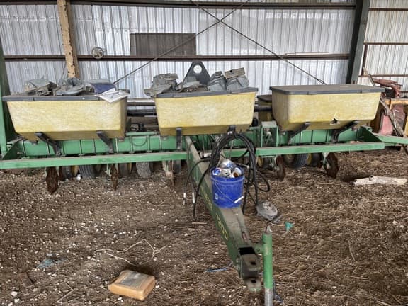 Image of John Deere 7200 equipment image 2