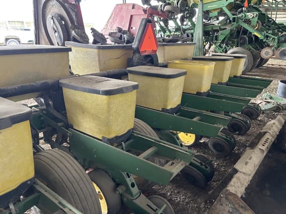 Image of John Deere 7200 equipment image 4