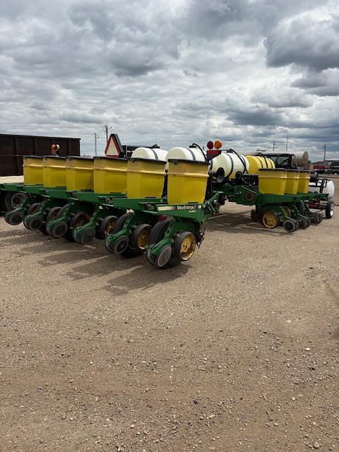 Image of John Deere 7200 equipment image 2