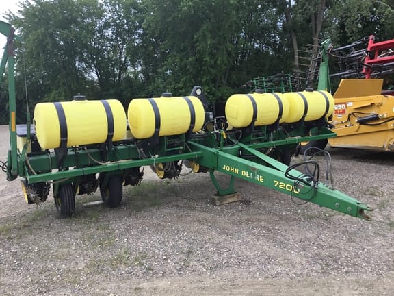 1992 John Deere 7200 Equipment Image0