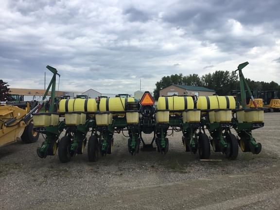 Image of John Deere 7200 equipment image 4