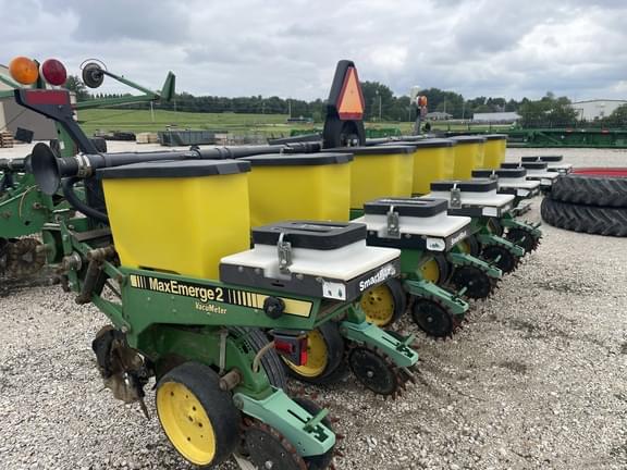 Image of John Deere 7200 equipment image 2