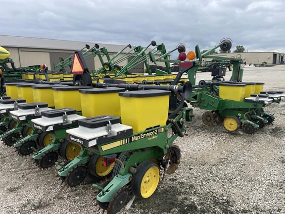 Image of John Deere 7200 equipment image 4