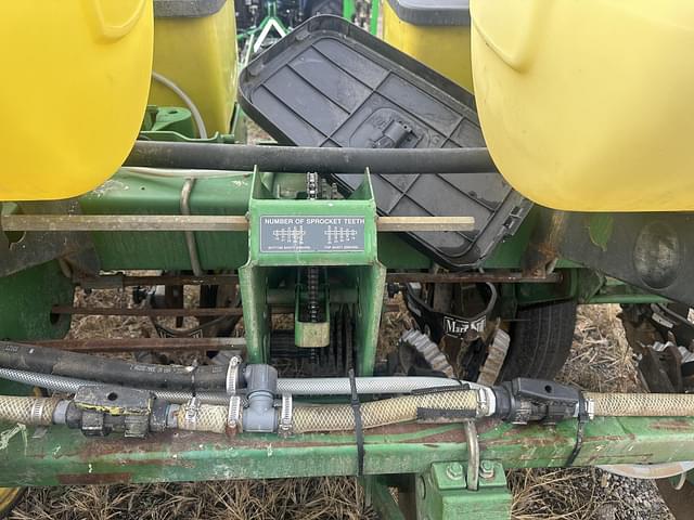 Image of John Deere 7200 equipment image 4