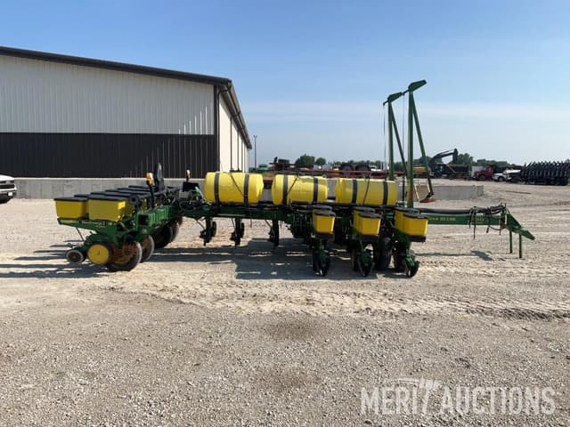 Image of John Deere 7200 equipment image 4