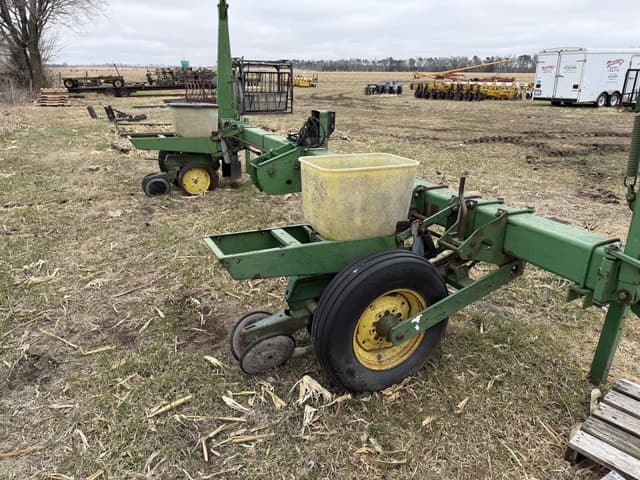 Image of John Deere 7300 equipment image 2