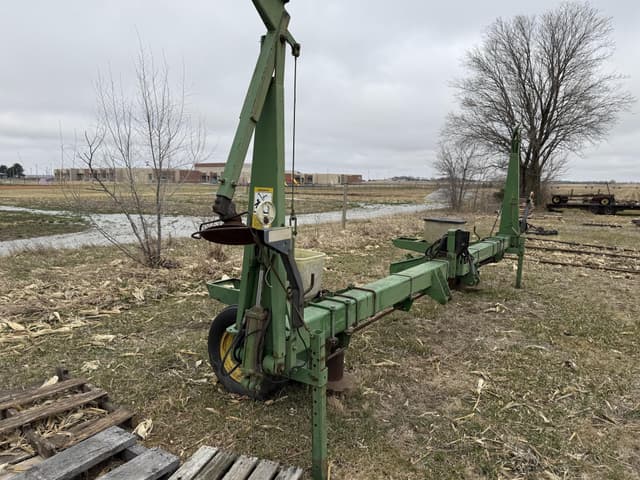 Image of John Deere 7300 equipment image 1