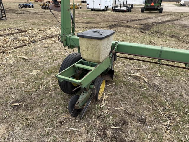 Image of John Deere 7300 equipment image 4