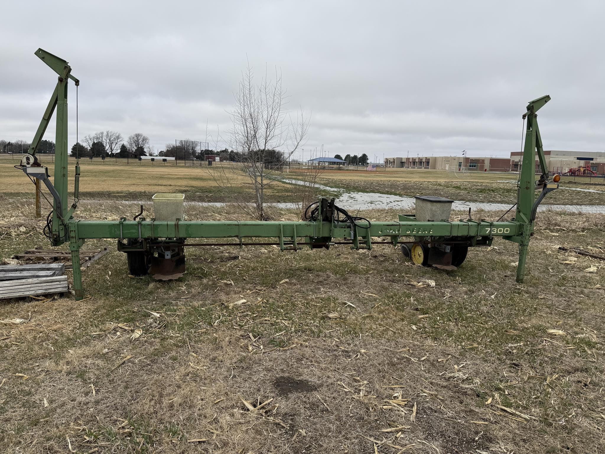 1992 John Deere 7300 Equipment Image0