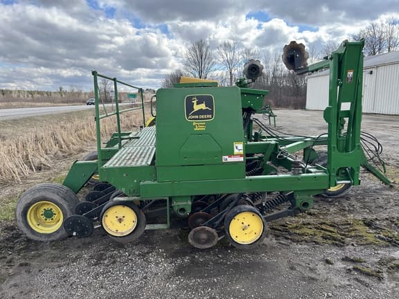 Image of John Deere 750 equipment image 1