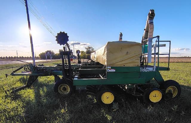 Image of John Deere 750 equipment image 2