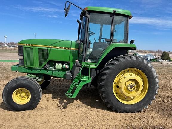 Image of John Deere 7700 equipment image 1