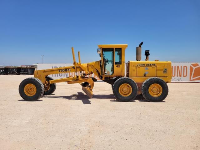 Image of John Deere 770B-H equipment image 2