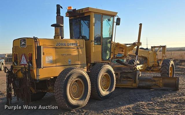 Image of John Deere 770B equipment image 4