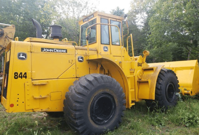 Image of John Deere 844 equipment image 2