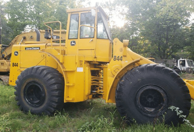 Image of John Deere 844 equipment image 3