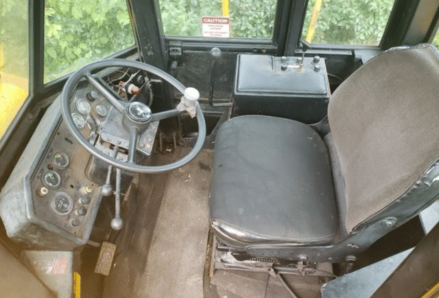Image of John Deere 844 equipment image 4