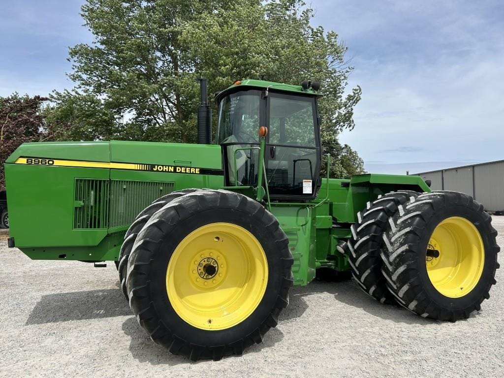 1992 John Deere 8960 Equipment Image0