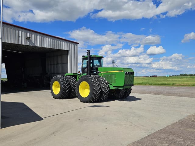 Image of John Deere 8960 equipment image 1