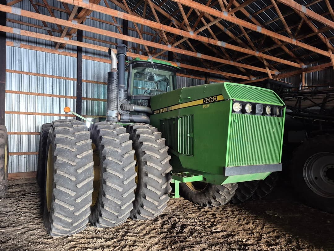 Image of John Deere 8960 Primary image