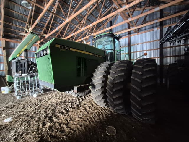 Image of John Deere 8960 equipment image 1