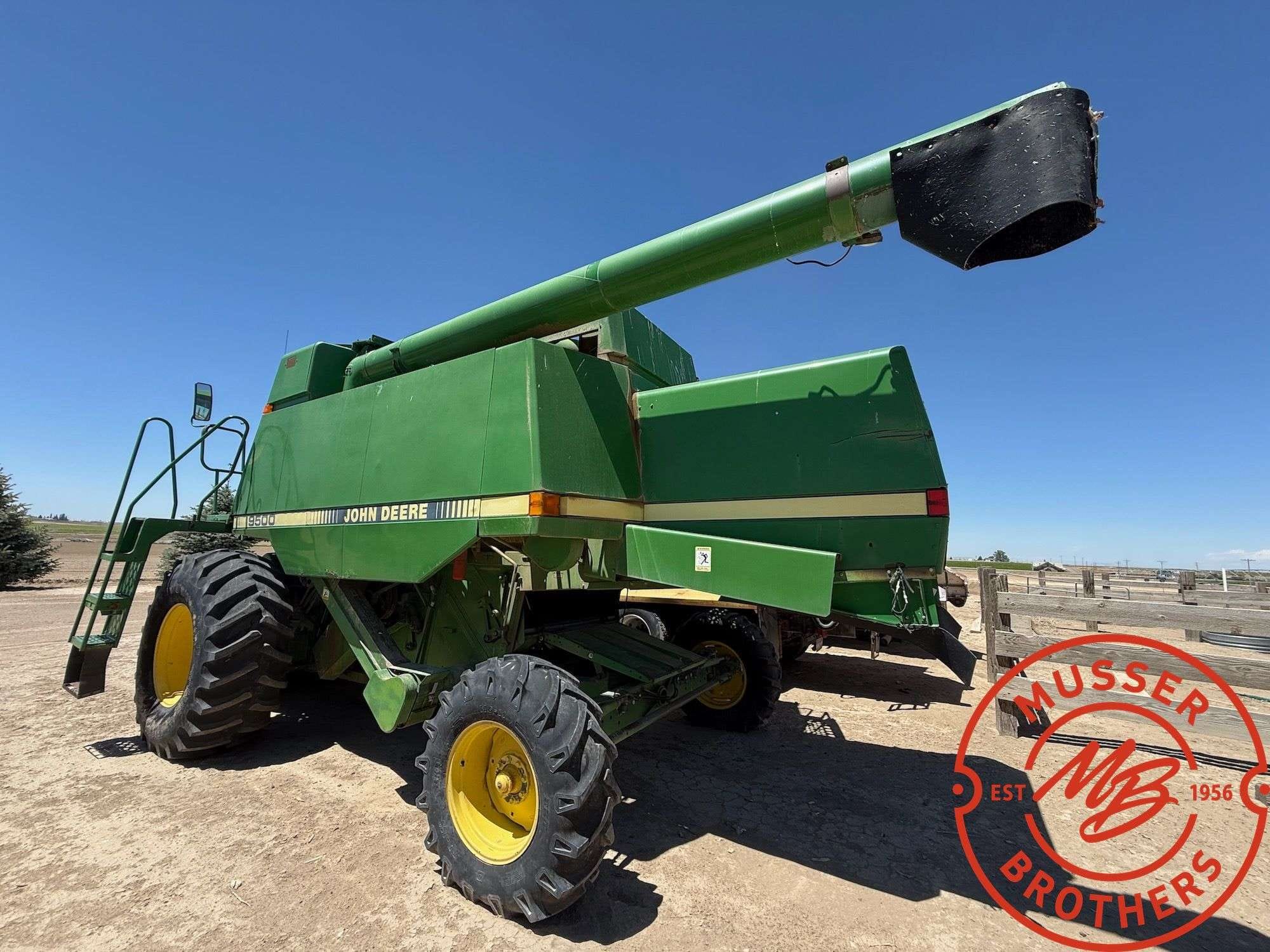 1992 John Deere 9500 Equipment Image0