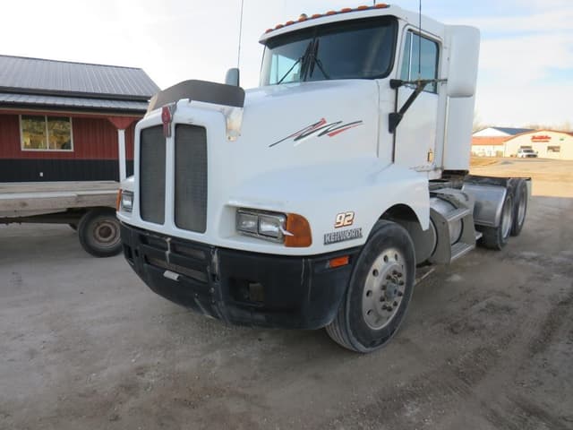 Image of Kenworth T600 equipment image 1