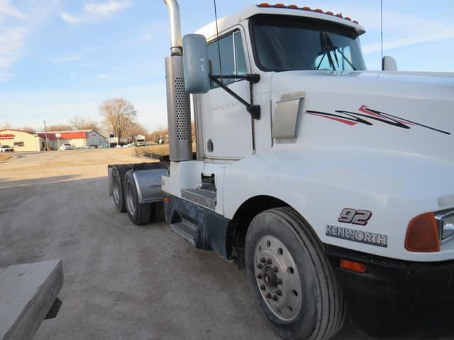 Image of Kenworth T600 equipment image 4