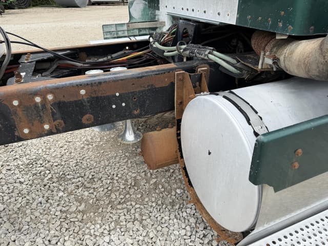 Image of Kenworth T600 equipment image 3