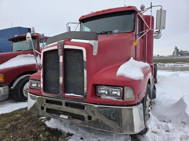 Image of Kenworth T600 equipment image 1