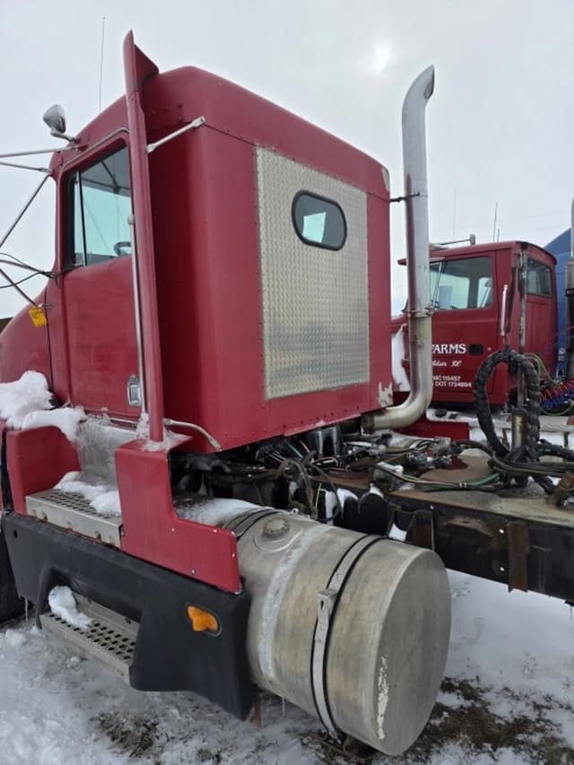 Image of Kenworth T600 equipment image 2