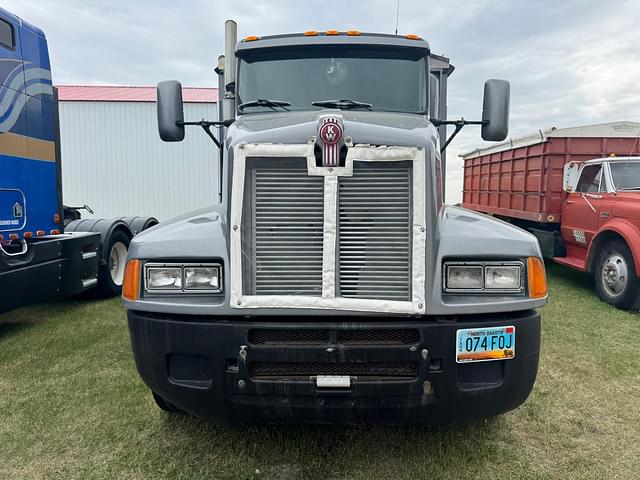 Image of Kenworth T600 equipment image 1
