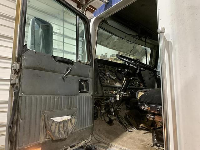 Thumbnail image Kenworth T600 15