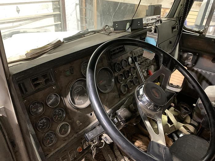 Main image Kenworth T600 17