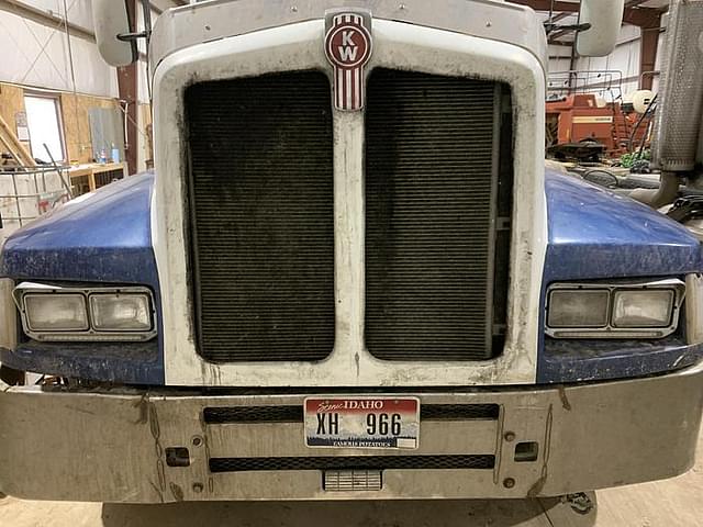 Thumbnail image Kenworth T600 3