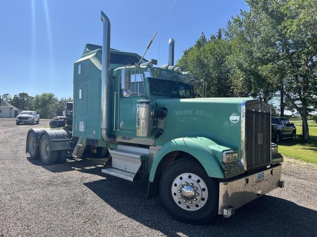 Image of Kenworth W900 equipment image 2