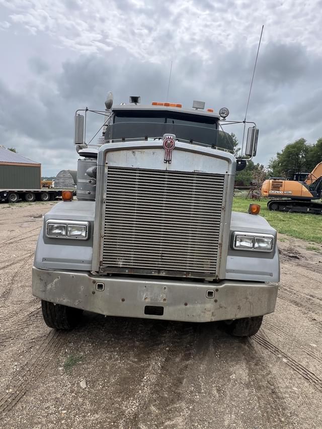 Image of Kenworth W900 equipment image 1