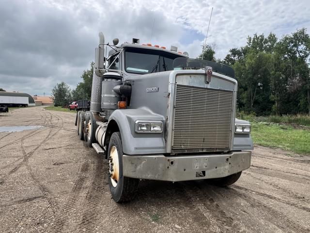 Image of Kenworth W900 equipment image 2