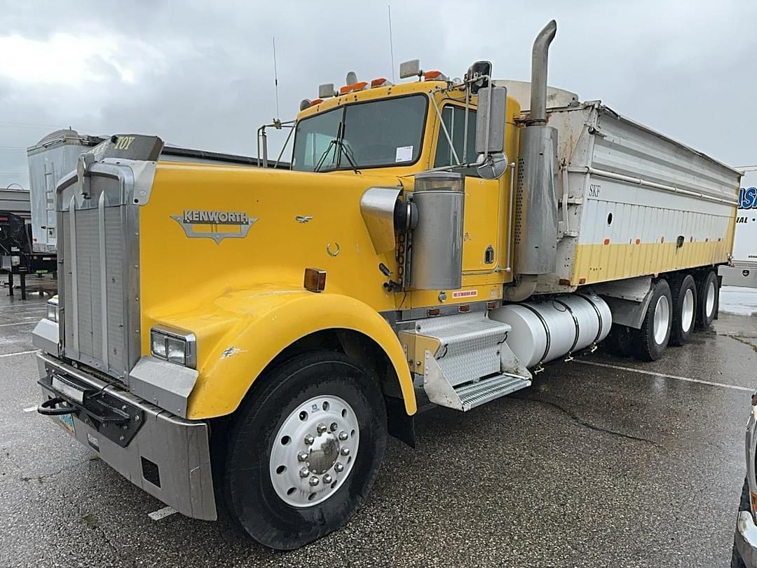 Image of Kenworth W900B Primary image