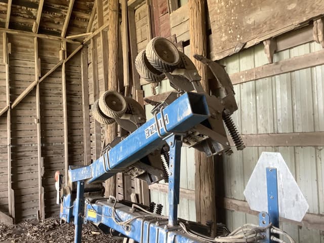 Image of Kinze 1500 equipment image 3
