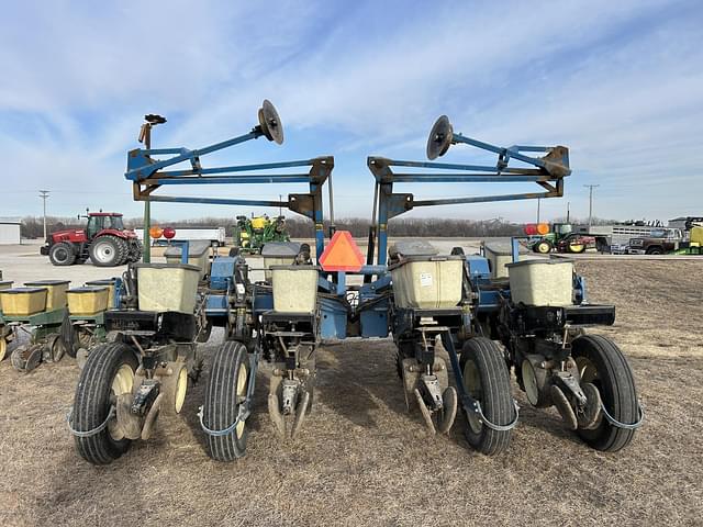 Image of Kinze 2200 equipment image 2