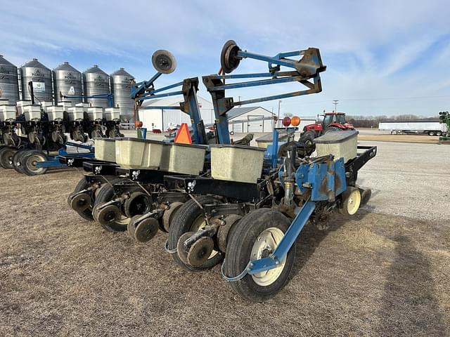 Image of Kinze 2200 equipment image 3