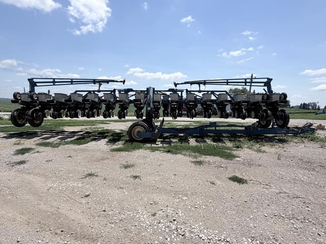 Image of Kinze 2300 equipment image 3