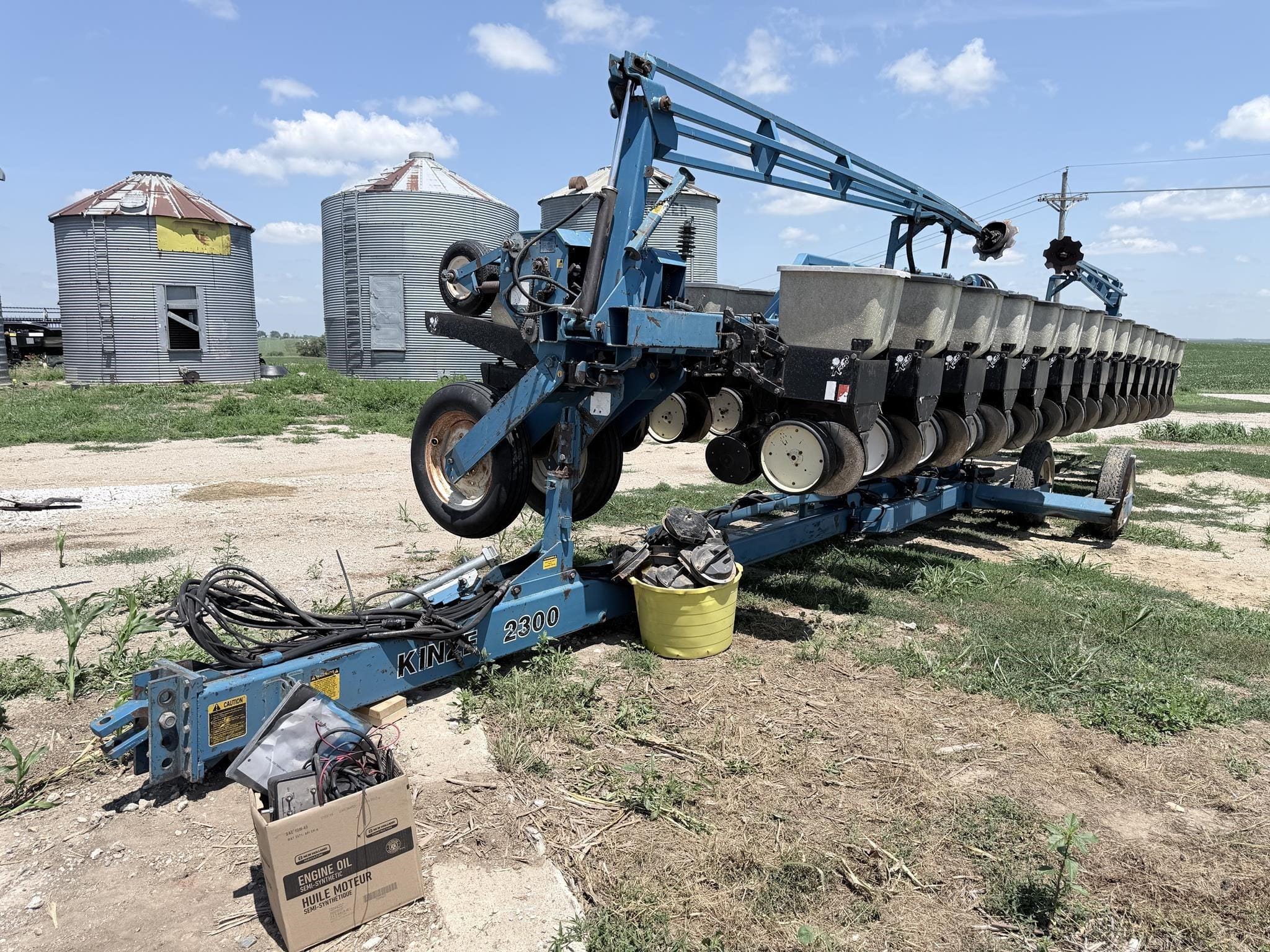 1992 Kinze 2300 Equipment Image0