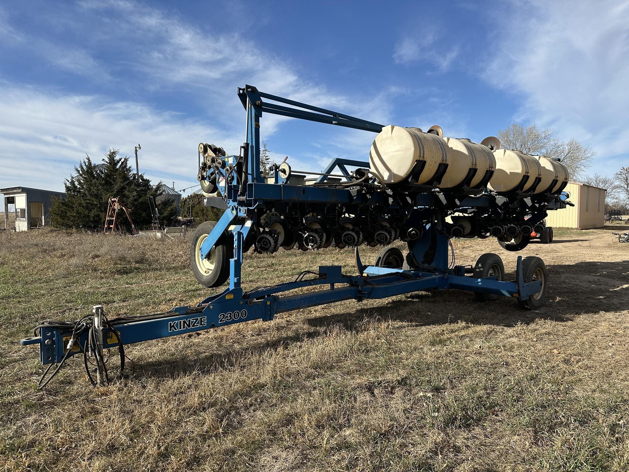 1992 Kinze 2300 Equipment Image0